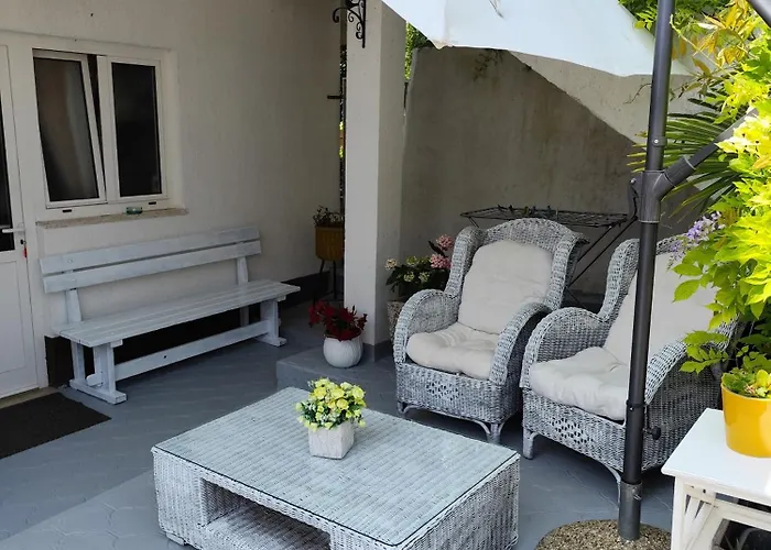 Apartments Poretti For 2,In Center Parking Free In The Yard,6 Min Beach Walk